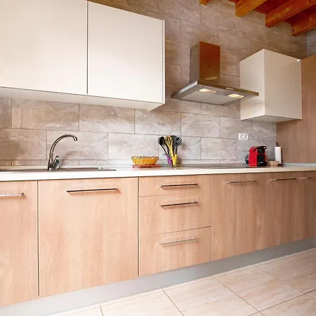 Apartman Casa Paco 1 *